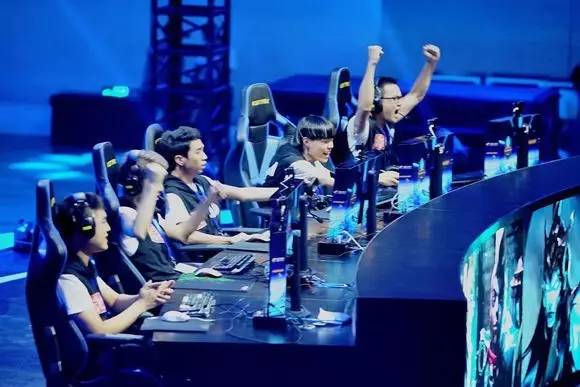 faker 成为2025年全球总决赛首位参赛10次的选手