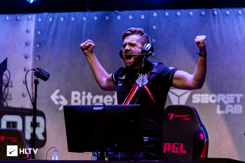 CSGO比赛：选手woxic态度不认真还喷队友？Mouz马上将其摁在替补席